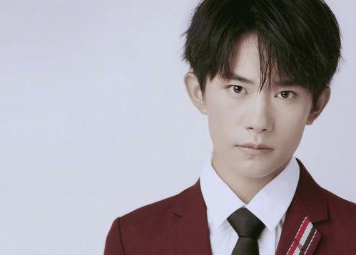 易烊千玺谢娜导演吃瓜视频,吃瓜视频揭秘幕后趣事