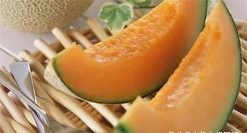 女子含泪吃哈密瓜视频大全,女子哈密瓜视频引发网友热议